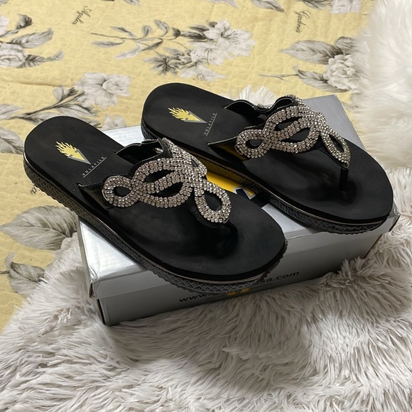 Practically new wore once - Picture 3 of 7